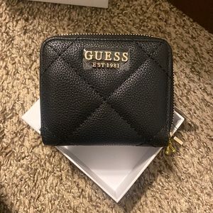 Guess zip wallet